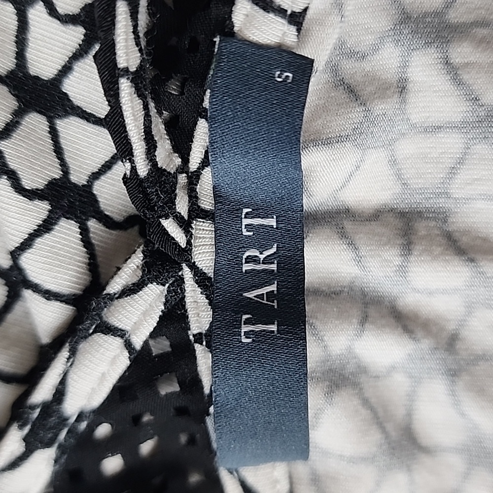 TART black/white geometric print top perforated shoulders-S - Picture 5 of 8
